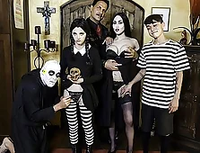 FamilyStrokes - Excentric Goth Horizon celebrates Halloween with a score